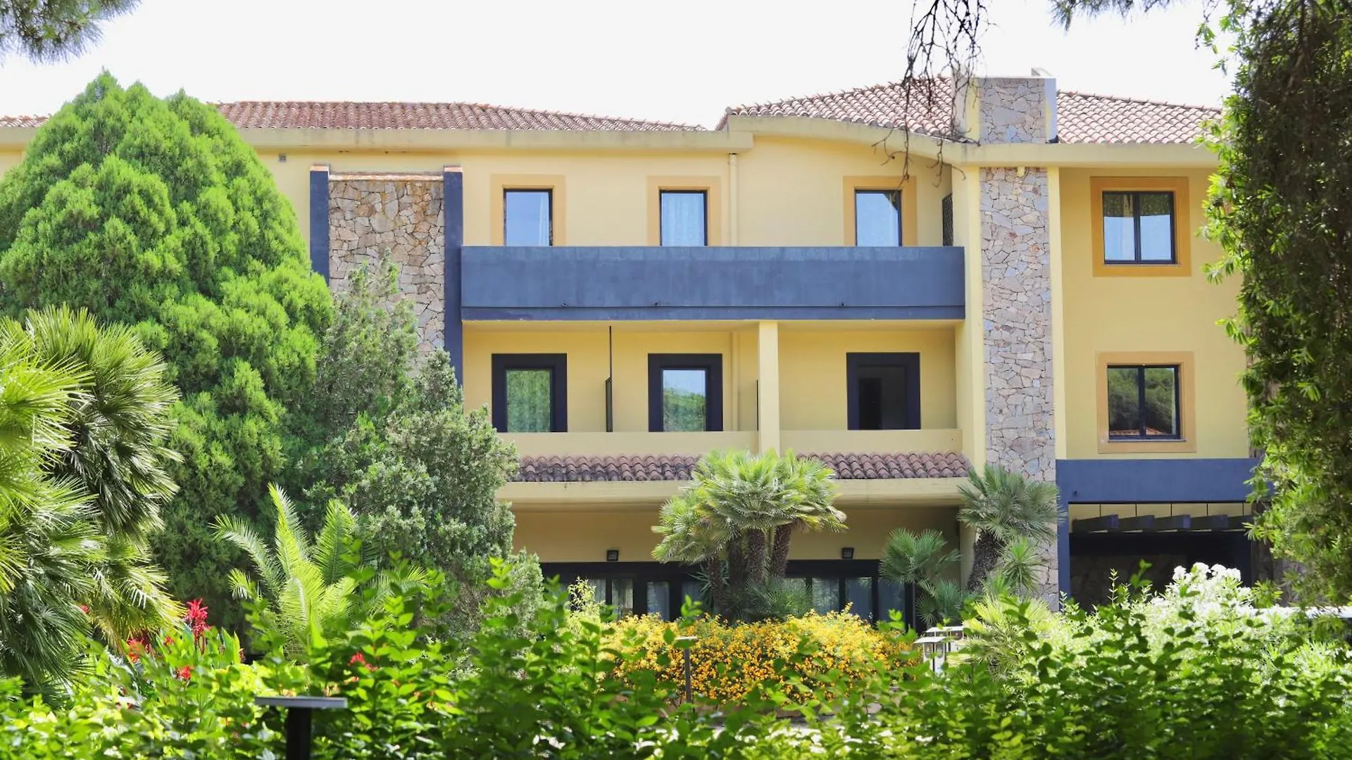 Hotel Surrounded By Greenery With Swimming Pool In Arborea Just 600 Meters From The Sea