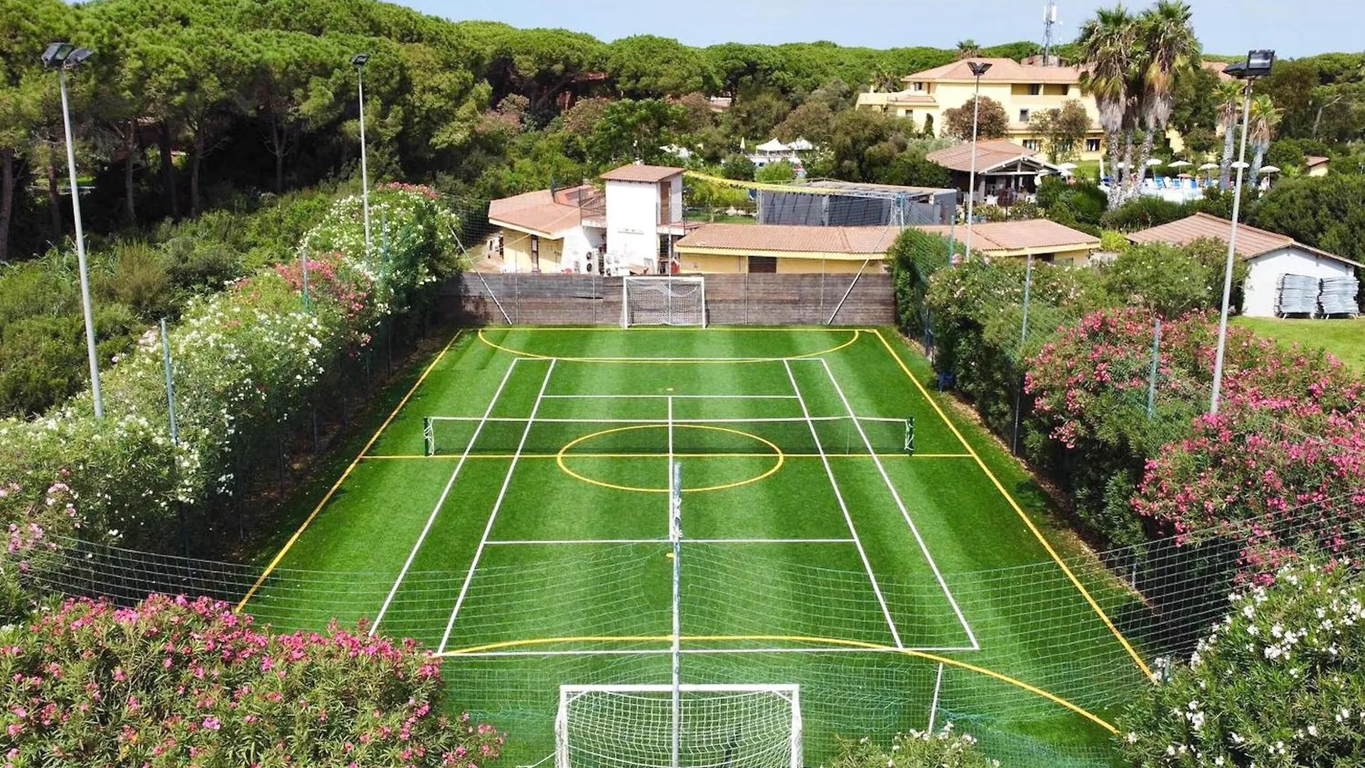 Hotel Surrounded By Greenery With Swimming Pool In Arborea Just 600 Meters From The Sea 0*,
