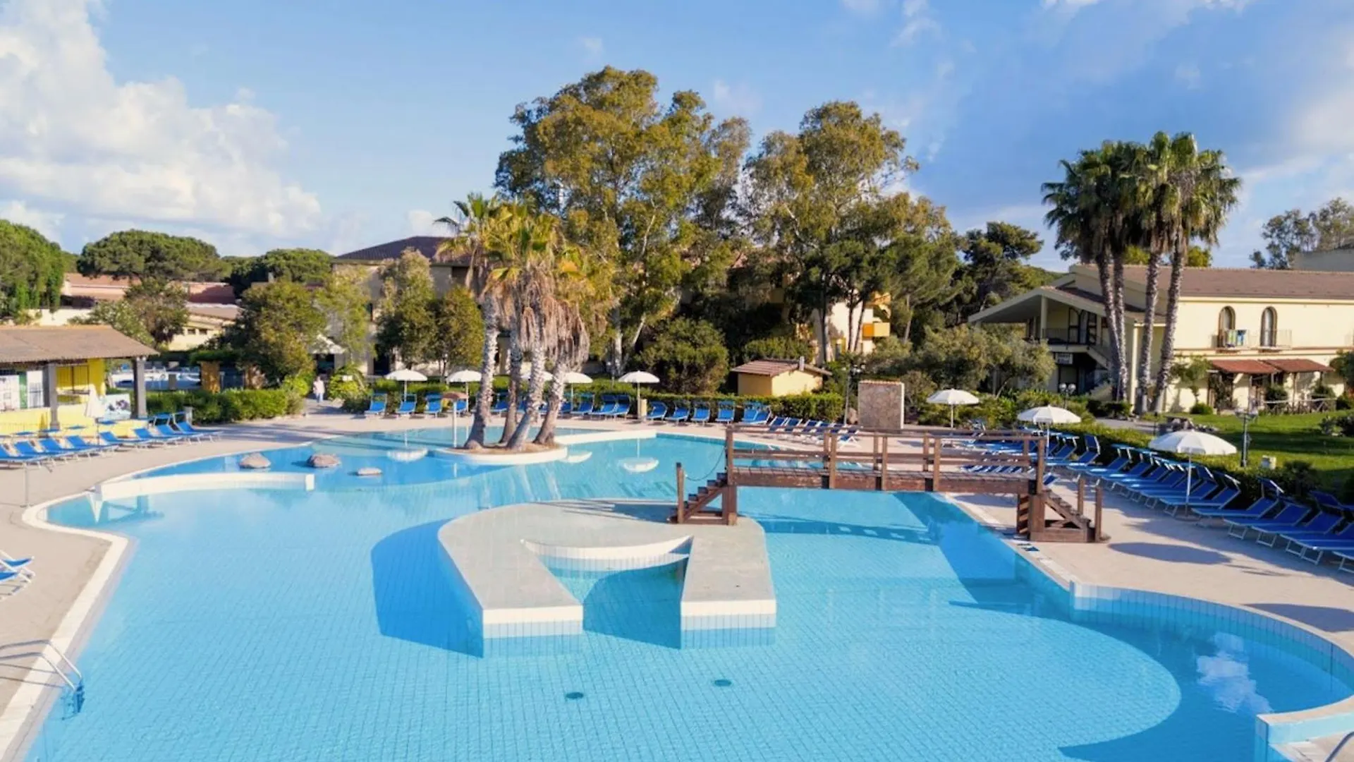 Hotel Surrounded By Greenery With Swimming Pool In Arborea Just 600 Meters From The Sea